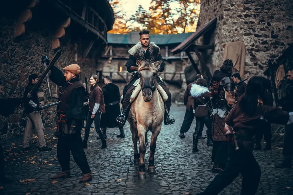 Scena z inscenizacji średniowiecznej walki na terenie zamku